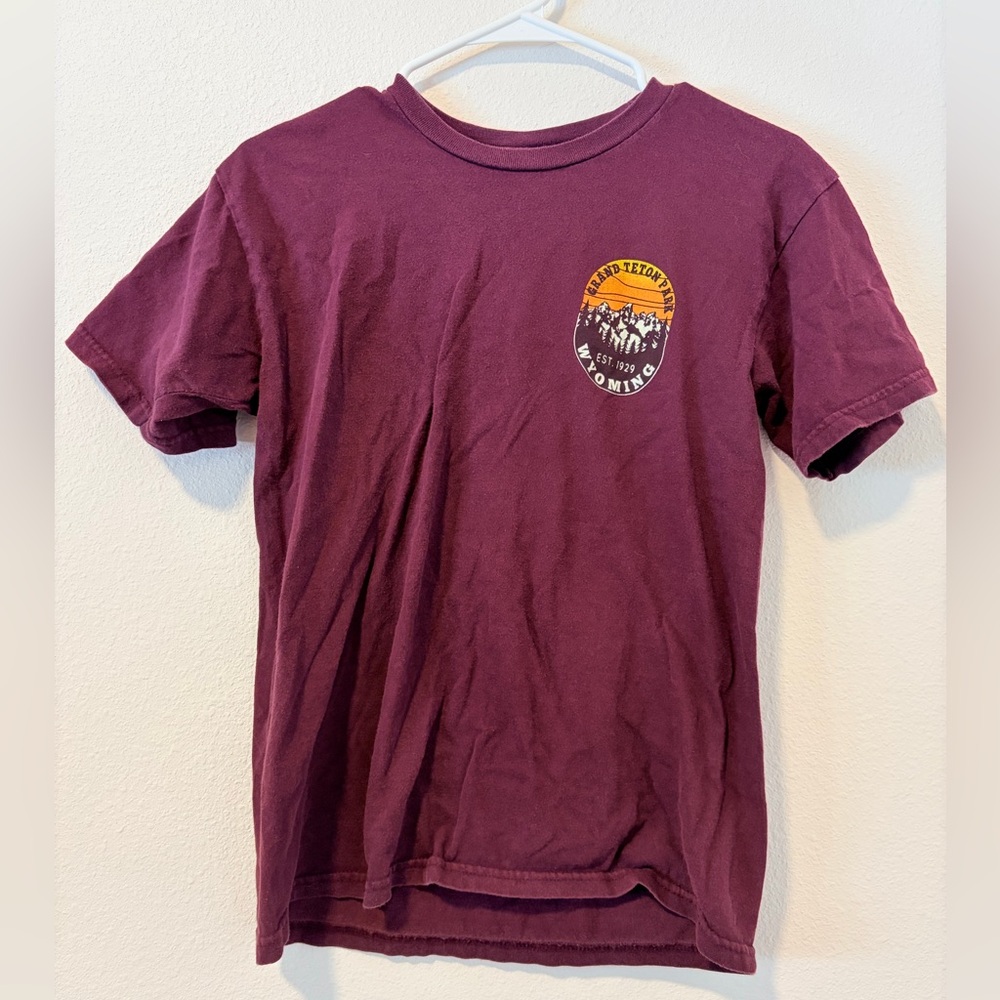 Vintage Style Grand Teton National Park T-Shirt | Maroon Blue 84 Tee Small